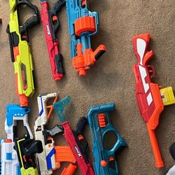9 Nerf Guns 