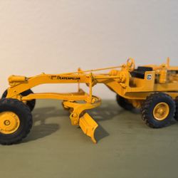 CATERPILLAR NO.12 MOTOR GRADER ERTL 1:24