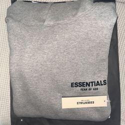 ESSENTIAL HOODIE