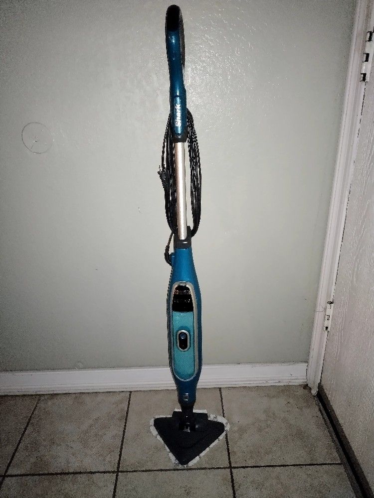 Used few times/Shark Genius Steam Pocket mop+pads