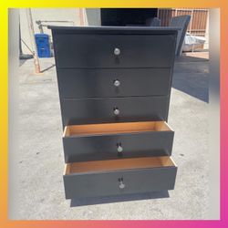 Dresser/ Five drawers dresser
