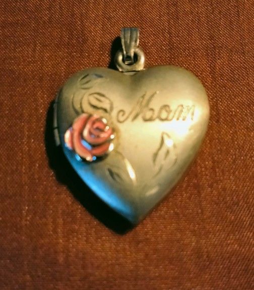 925.Silver Heart Shaped Locket Mom Engraved