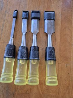 FOUR PIECE WOOD CHISELS