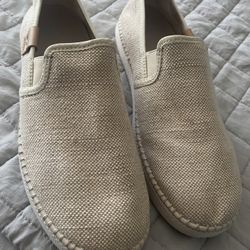 UGG Luciah Women 9  Sneakers
