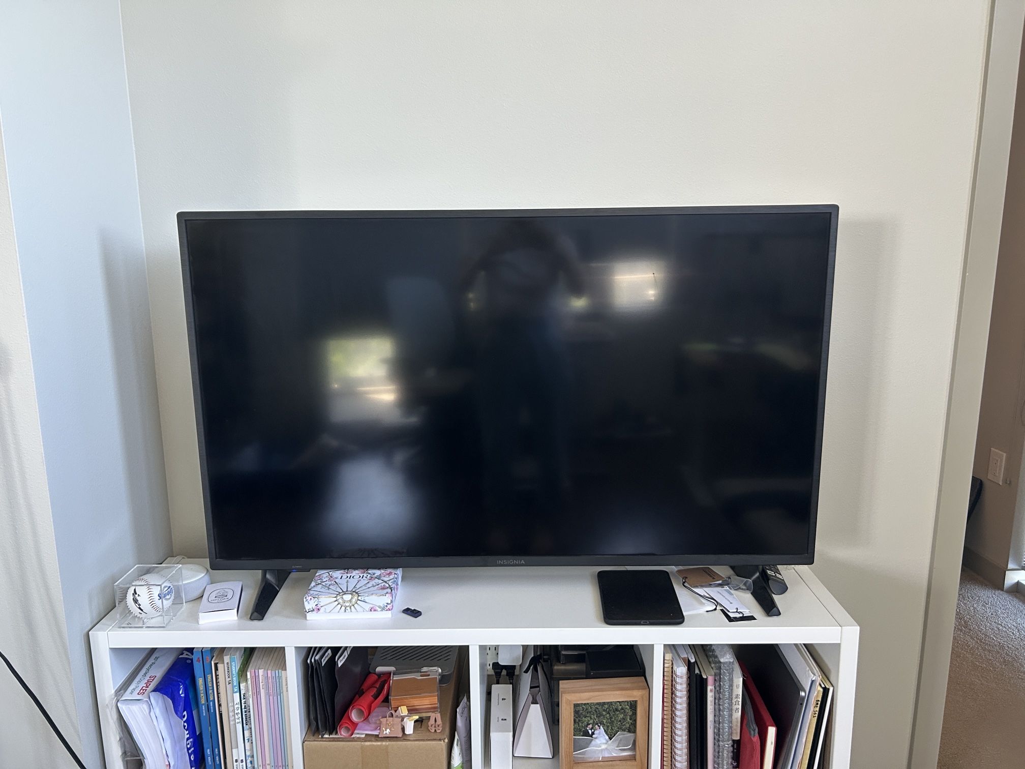INSIGNIA TV 50inch