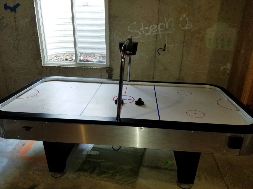 Classic sport 788 Air hockey table like new condition