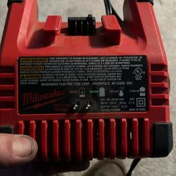 MILWAUKEE BATTERY CHARGER 