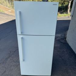 Insignia 18 Cubic Refrigerator Fridge Freezer Full Size Free Local Delivery/30 Day Warranty