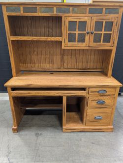 Sunny Designs Sedona Traditional Wood Desk and Hutch in Rustic Oak