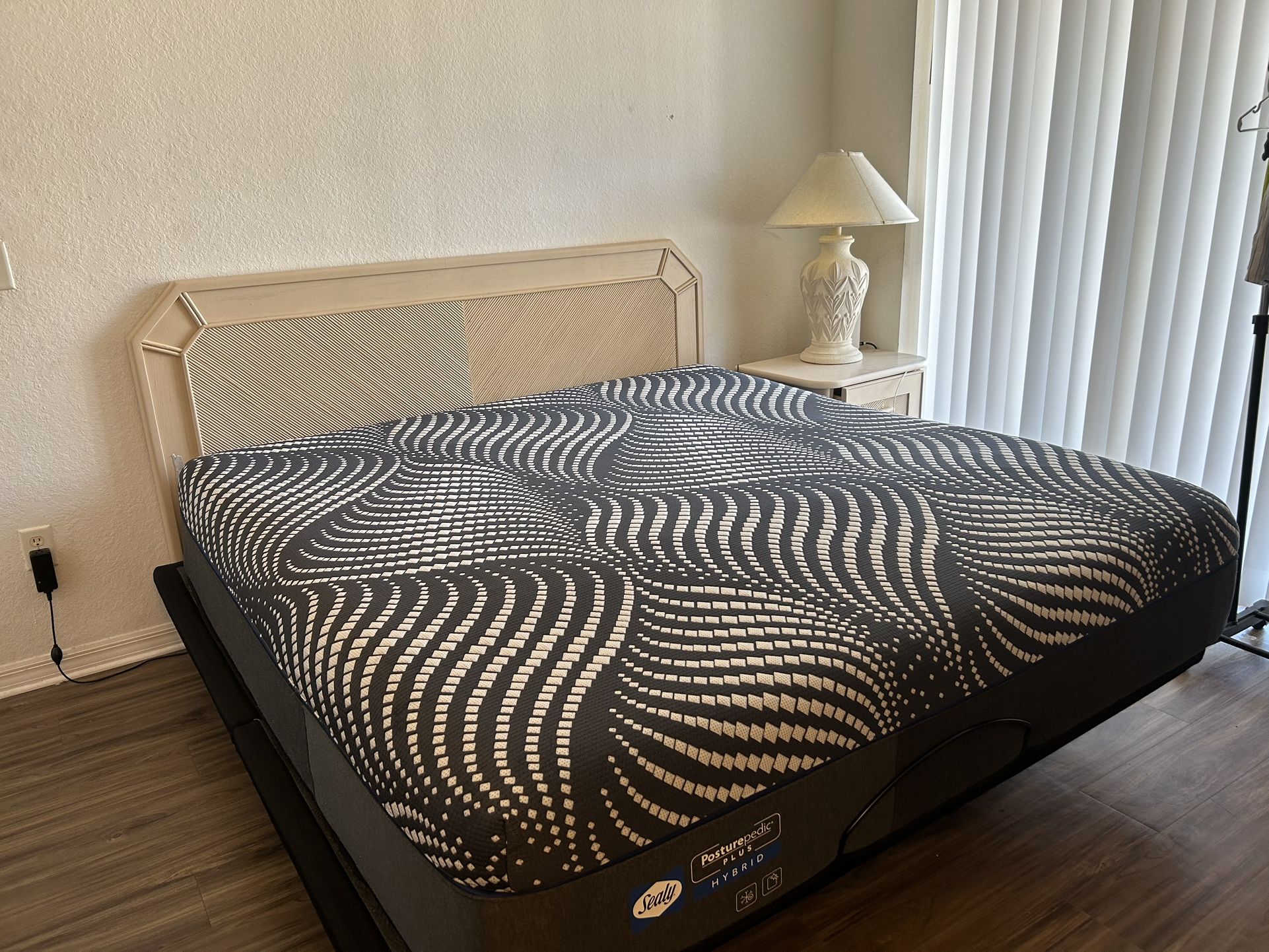 King Size Matress With Adjustable Base