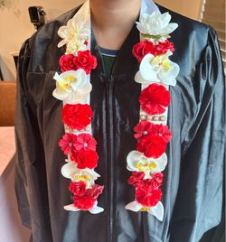 Floral graduation lei