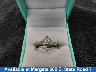 Women's Ring - White Gold 10k (.417) 3.6 grams Size 7