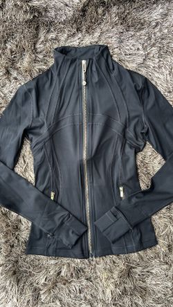 NWT Lululemon Define Jacket Luon Size 4 - Black with Gold Zipper
