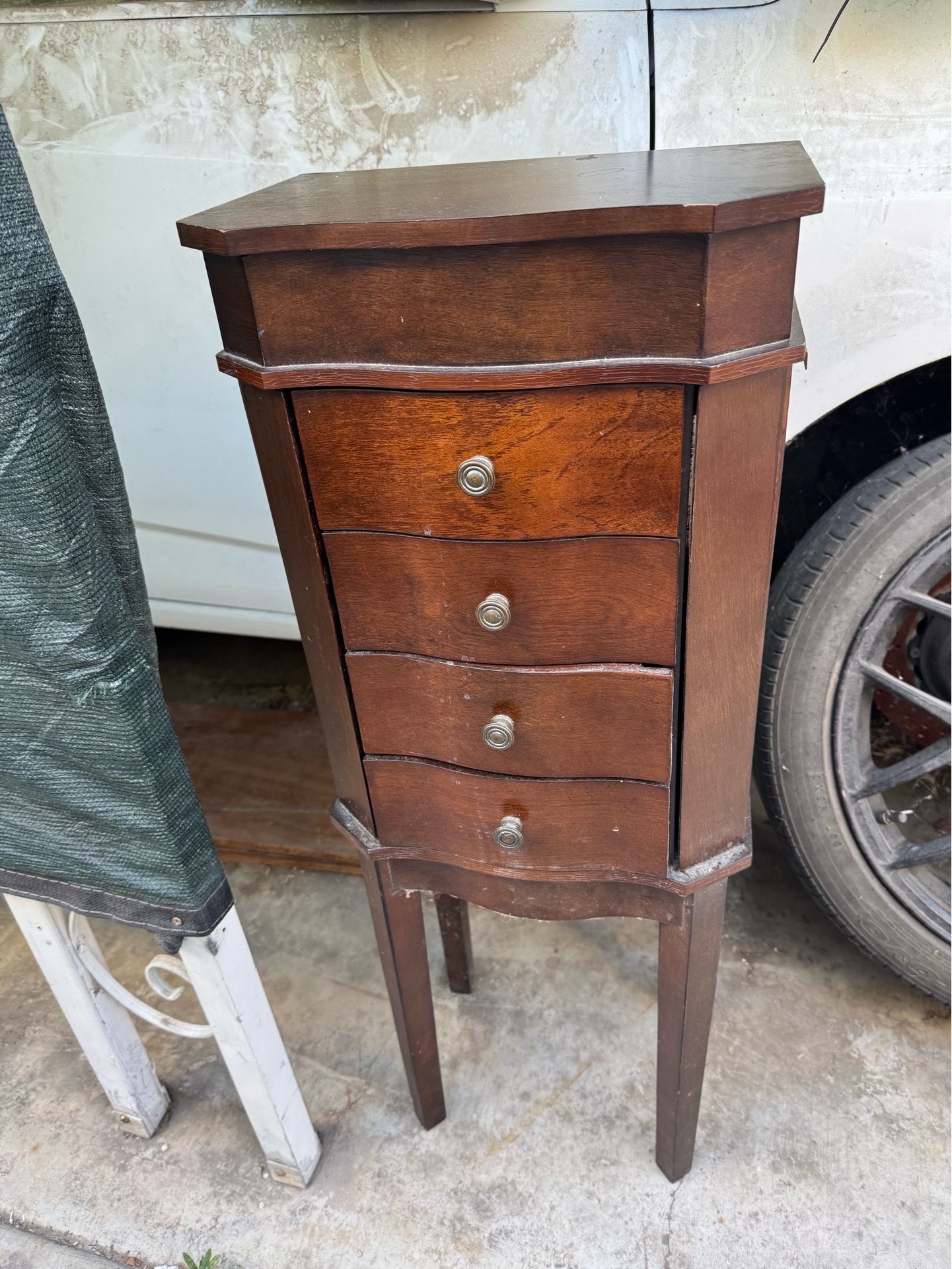 Jewelry box