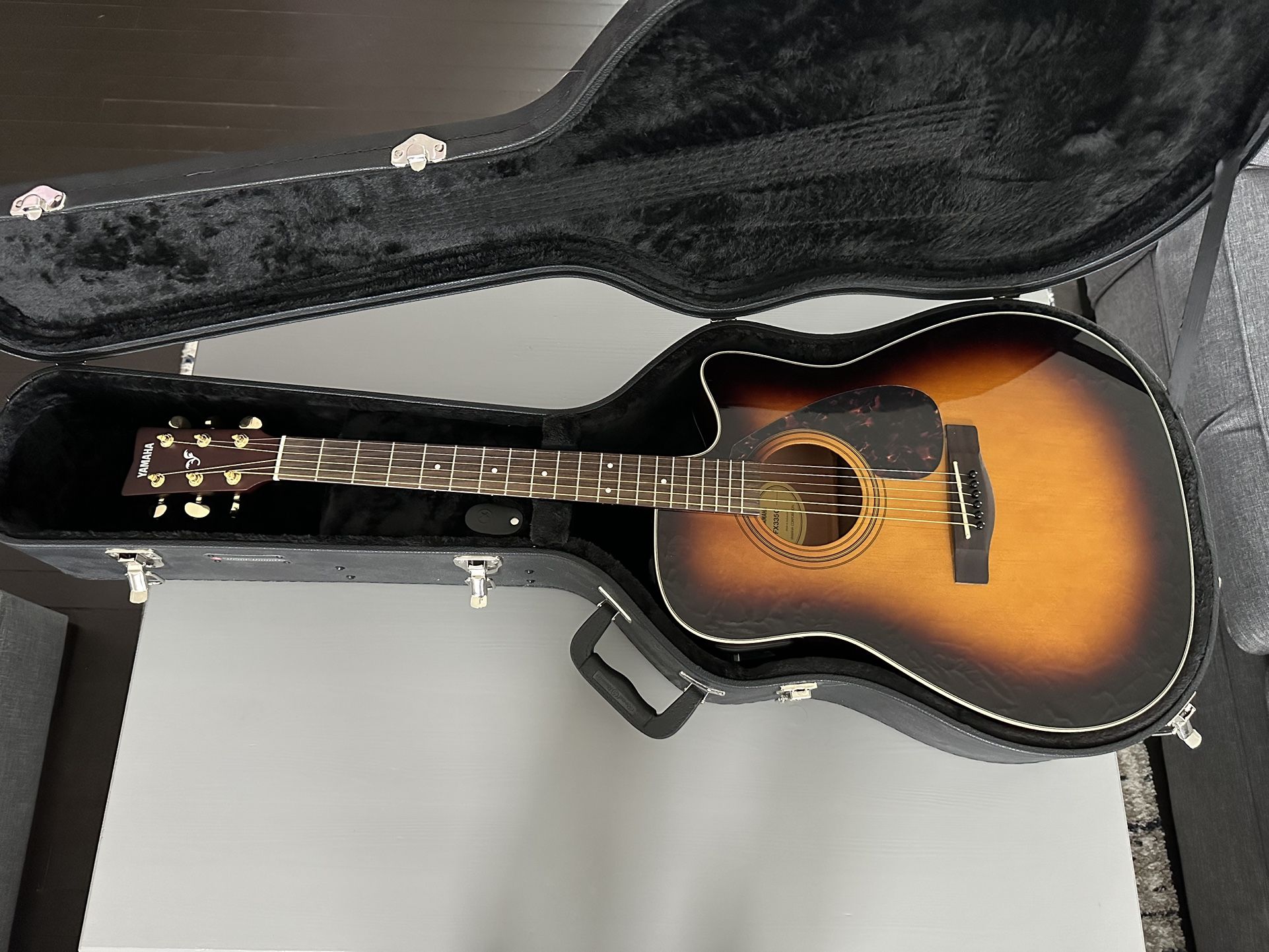 Yamaha FX335C - Acoustic Guitar