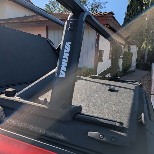 Yakima Overhaul Hd  Rack With 68" Cross Bars