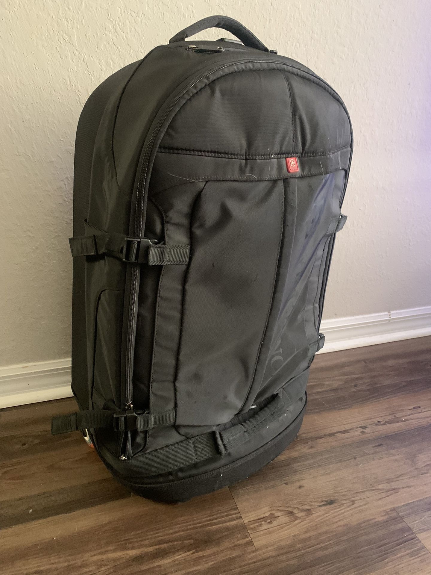 Victorinox Seefeld 28" Expandable Travel Suitcase With Wheels
