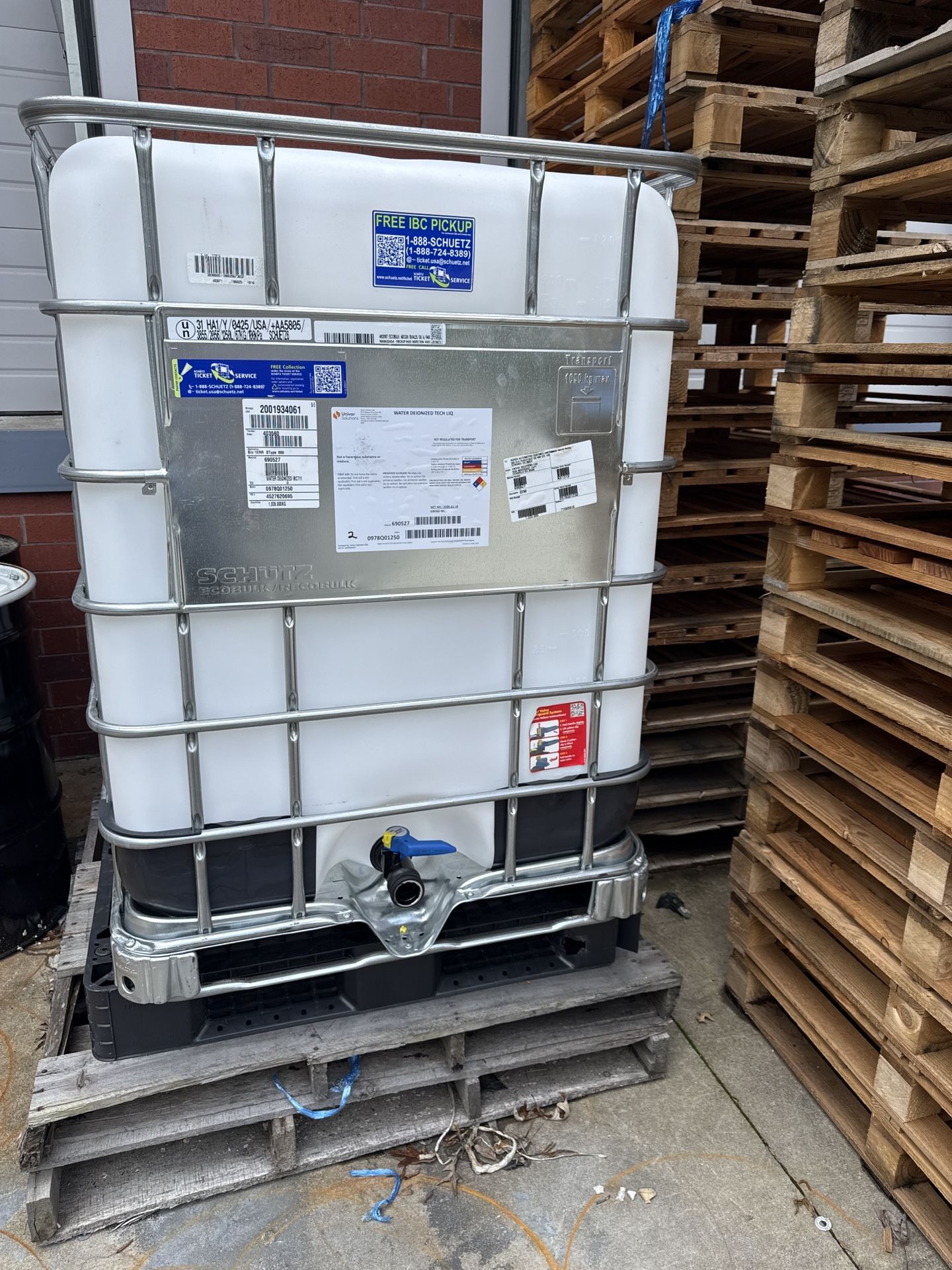 300 Gallon IBC Water Tote