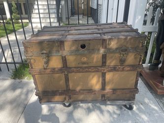 Antique Marshall Fields And co Wooden Steamer Trunk In Original Condition 