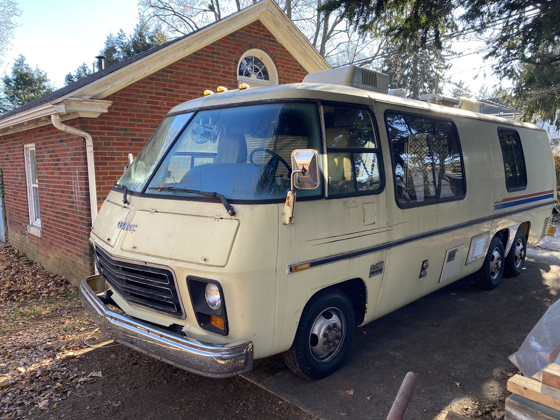 1977 GMC Royal 26’