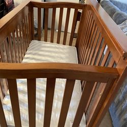 Wooden  baby crib  nice and clean mattress  included