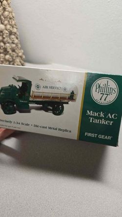 First Gear 1:34 Phillips 77 Mack AC Tanker Die-Cast Model Truck.
