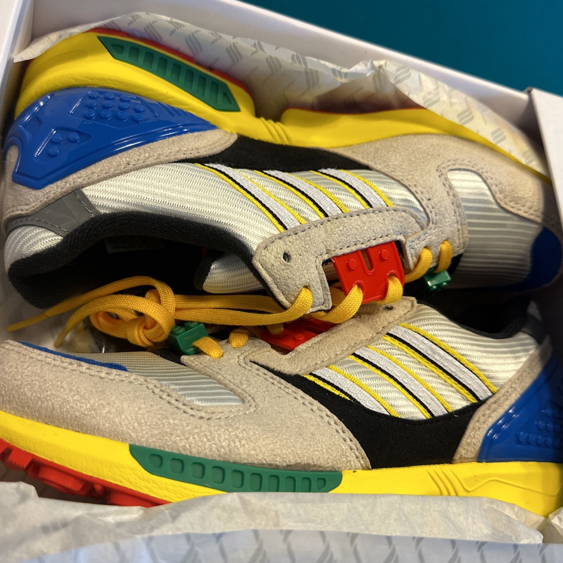 サト Arcadia Crossbody - Vegan Leather - Black – The Sak