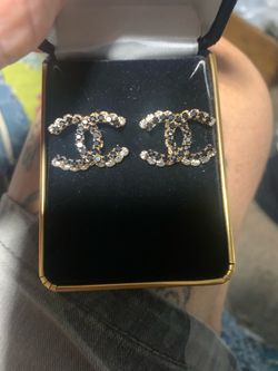 Beautiful costume post earrings all stones are prong set beautiful piece
