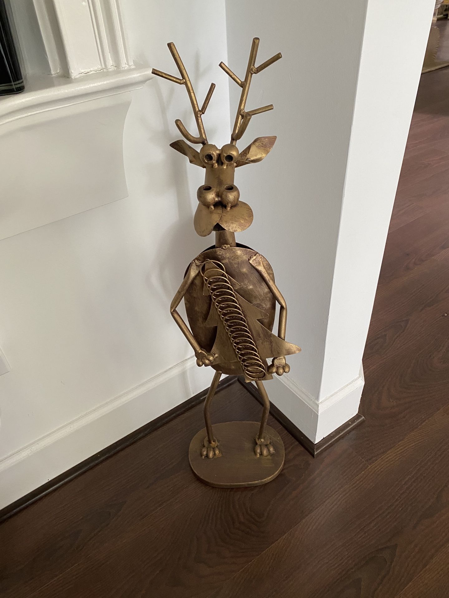 Metal Christmas Moose Figure Holding Christmas Tree Gold Tone 33”x9”