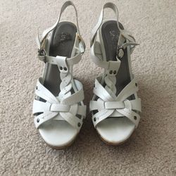 Adorable women’s white wedge sandals. Size 6.5. Great condition. Smoke free home 