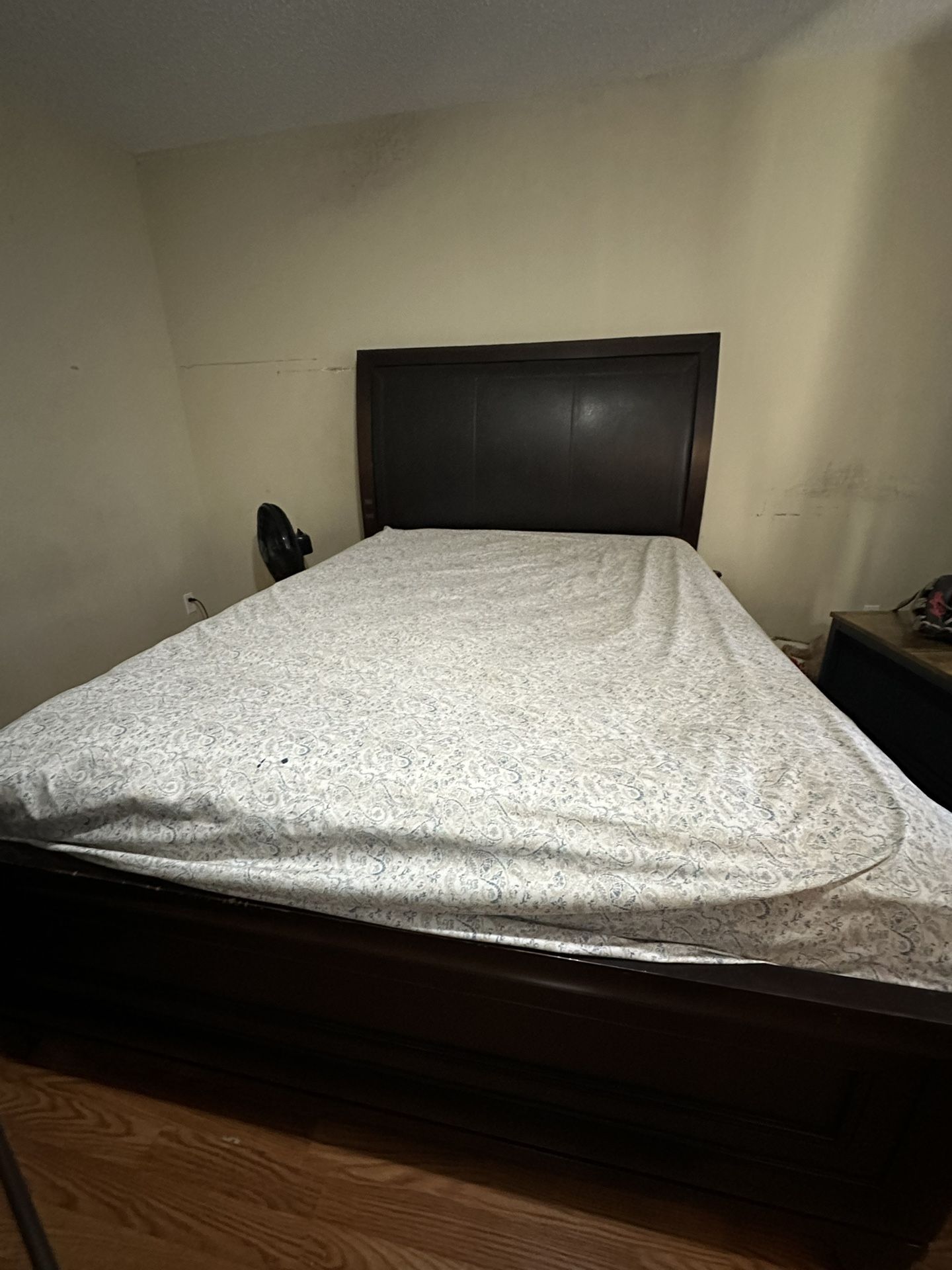 Queen Bed frame (City furniture)