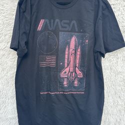 New  Short Sleeve  Nasa  T-Shirt  in size Large  Crew neck 