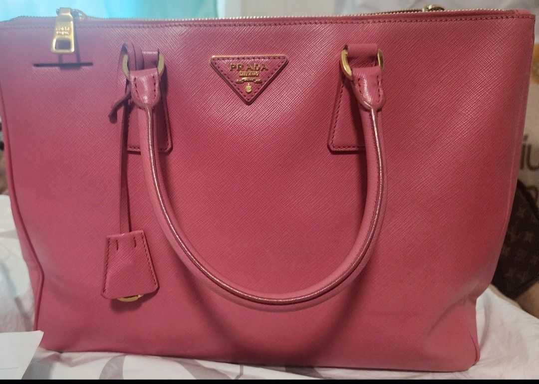Pre-loved Authentic Prada Saffiano
