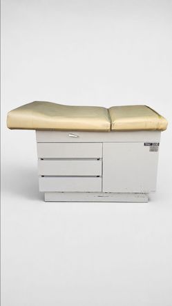 Ritter 100 / Midmark Medical Exam Table with Drawers