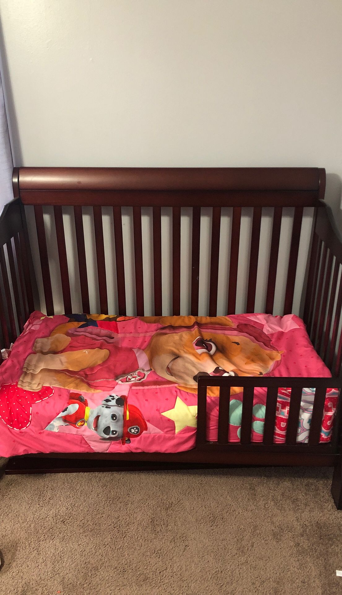 Baby crib, turns into a toddler bed with mattress