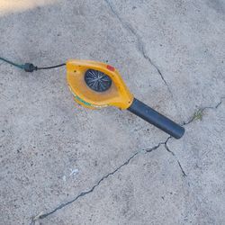 electric leaf blower works good