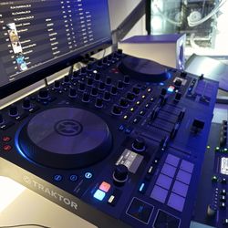 Traktor S4 Mk3 Dj Controller 