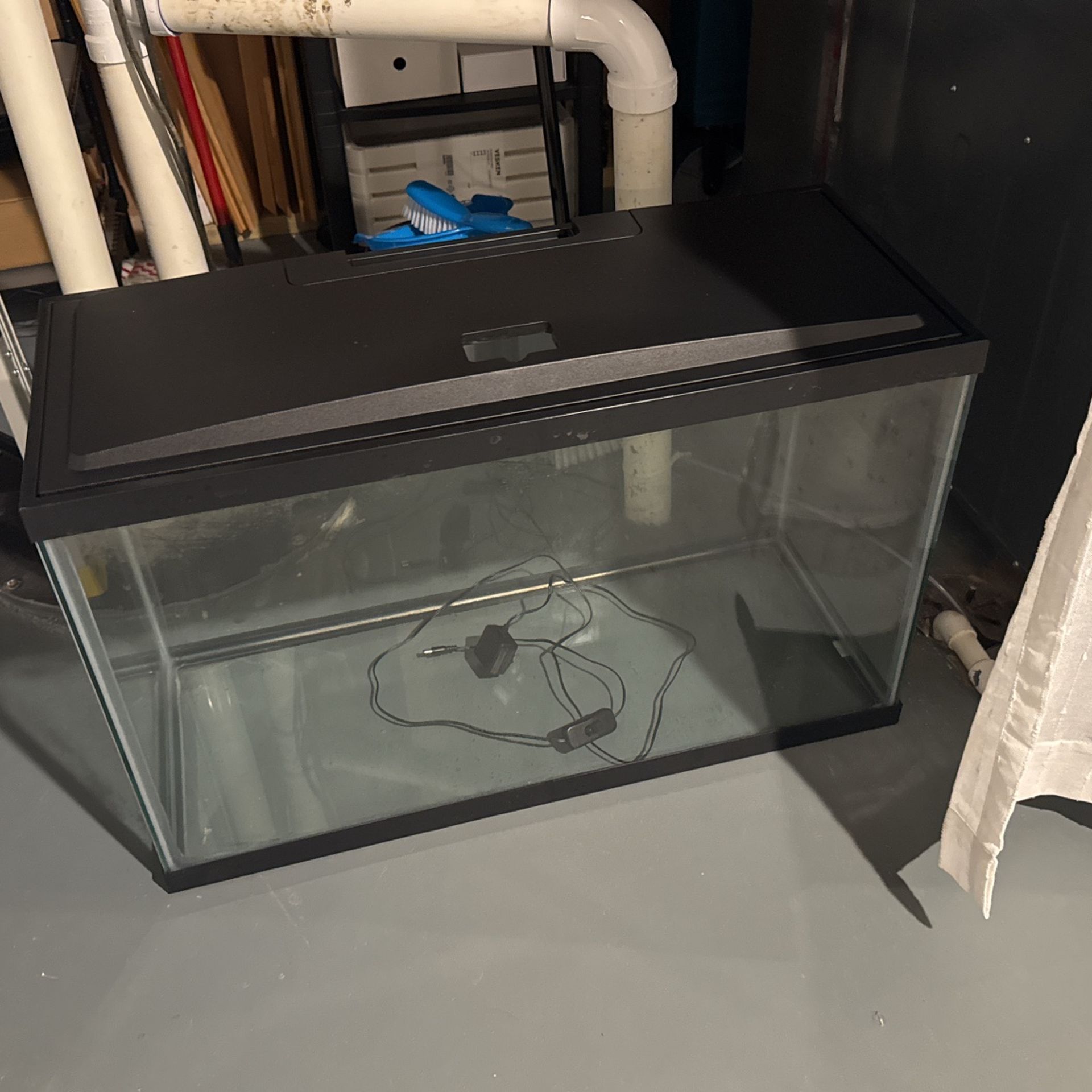 Aquarium- Aqueon 30 Gallon kit With Food Filters