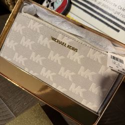 Micheal Kors Wristlet Wallet