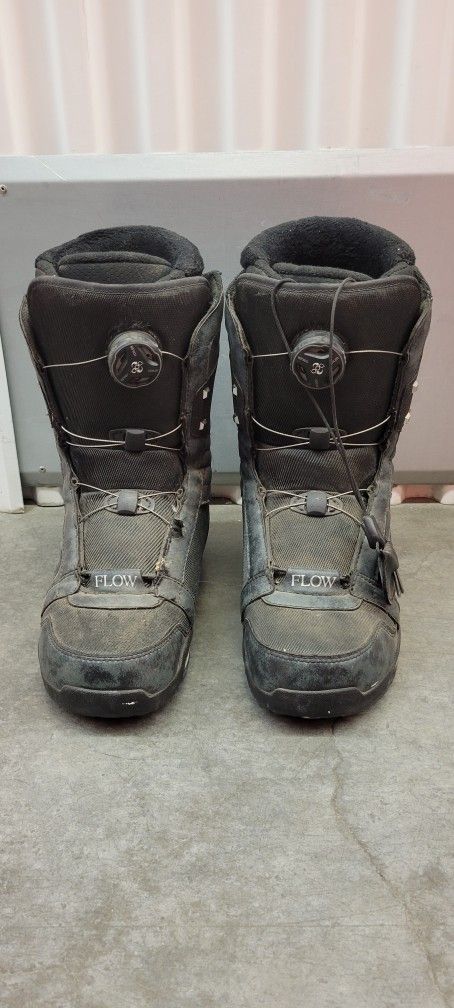 Blank Snowboard, Burton Bindings & Flow Boots