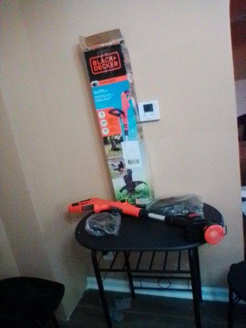 Brand New Black& Decker String Trimmer/Edger