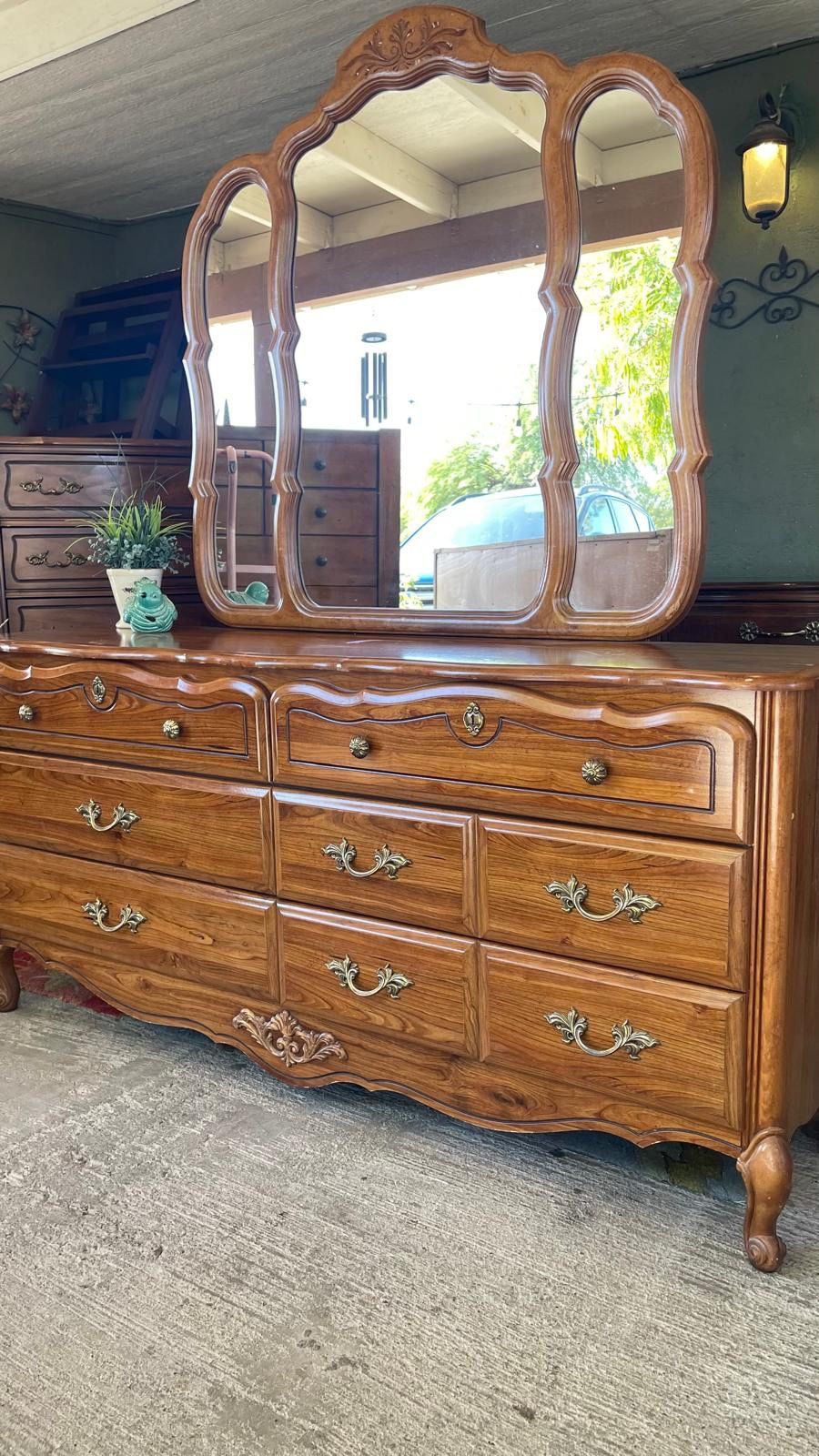 Gorgeous French provincial triple dresser whit Mirro