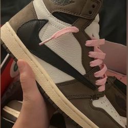 Travis Scott Jordan 1s