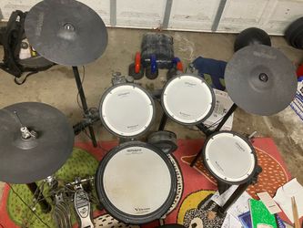 Used Roland TD-07KVX electric drum set with free hh stand and pedal