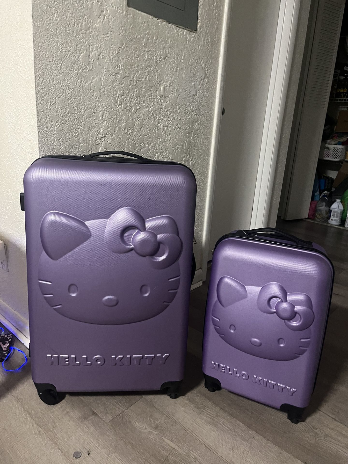 Hello Kitty Luggage Set