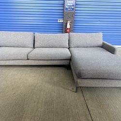 Sectional couch sofa gray color (Free delivery)🚚