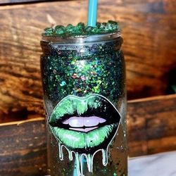  Tumbler…. Lips And Bat Halloween Design.