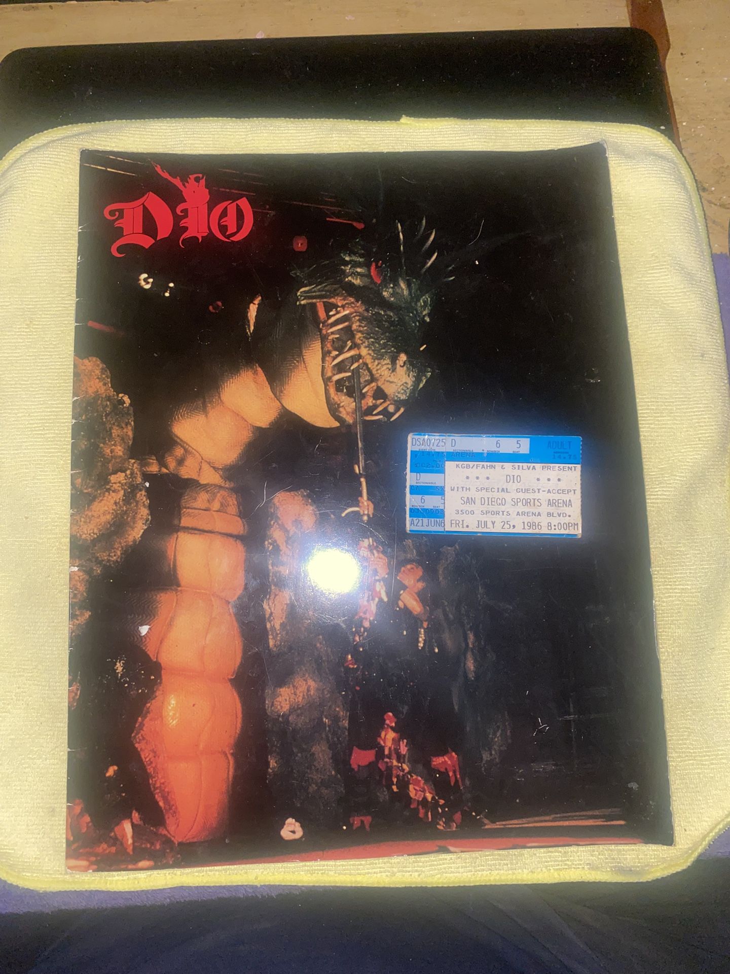 Dio Tour Program Sacred Heart Ronnie James Dio Concert Souvenir 1986 & Tick Stub
