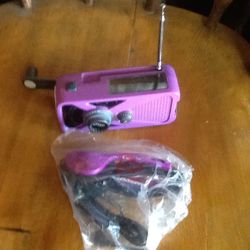 Wind up battery saver Am fm radio player with adaptions and headphones.