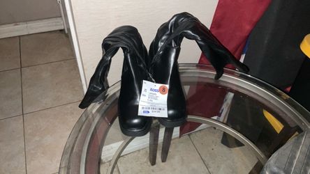 New womens boots size 8